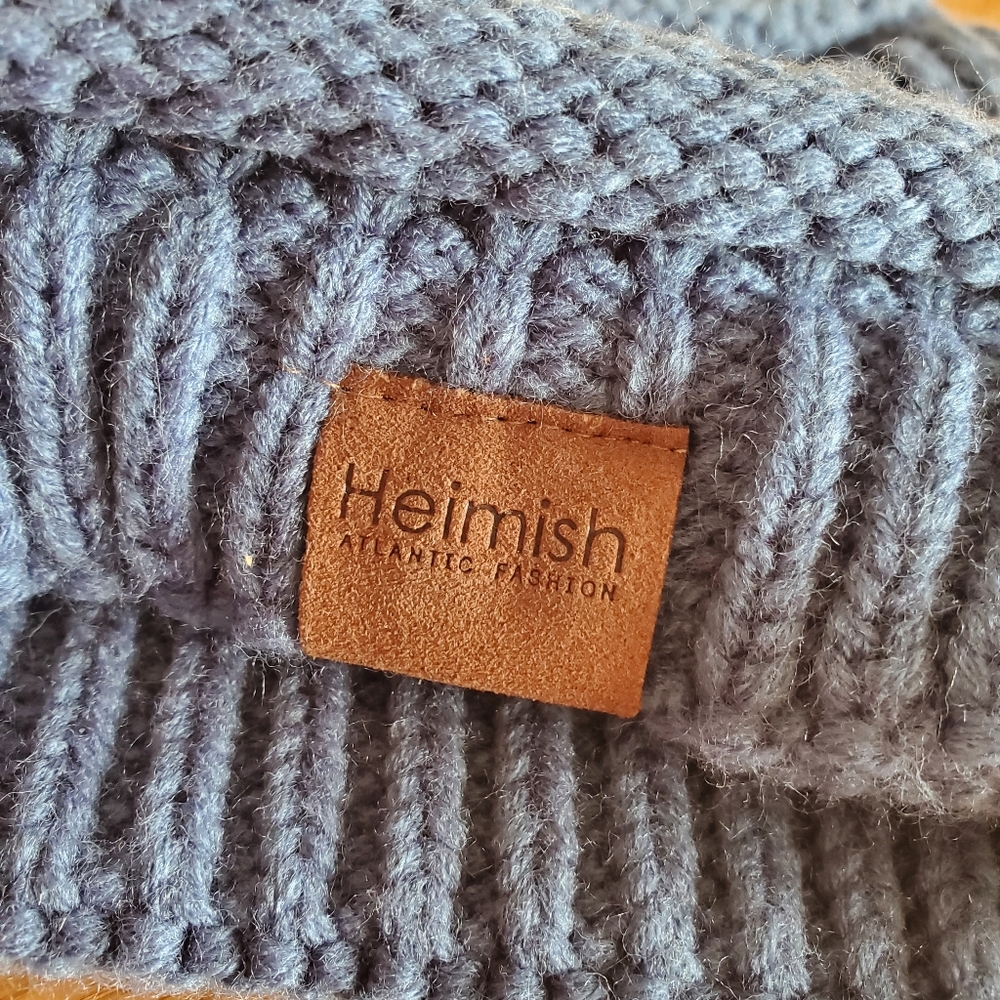 Blue knit hat - Picture 2 of 2
